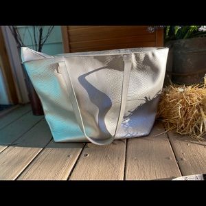 SILVER METALLIC FAUX LEATHER TOTE